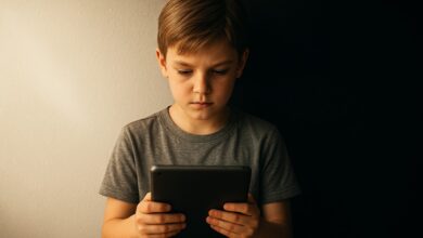 الأطفال والتعامل الذكي مع التكنولوجيا: أسس تربية الأبناء في العصر الرقمي